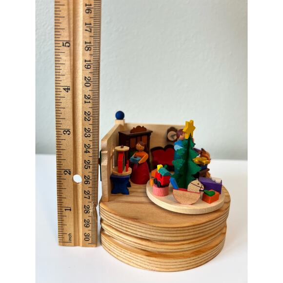 Wind-up Christmas Music Box by Graupner Holzminiaturen in Crottendorf-Erzgebirge - Picture 8 of 11